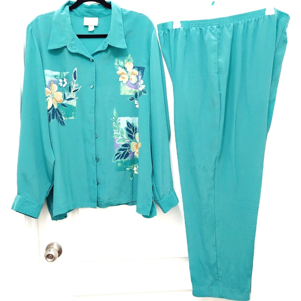 ``PS25120. Blair Green Floral Design Pant Set